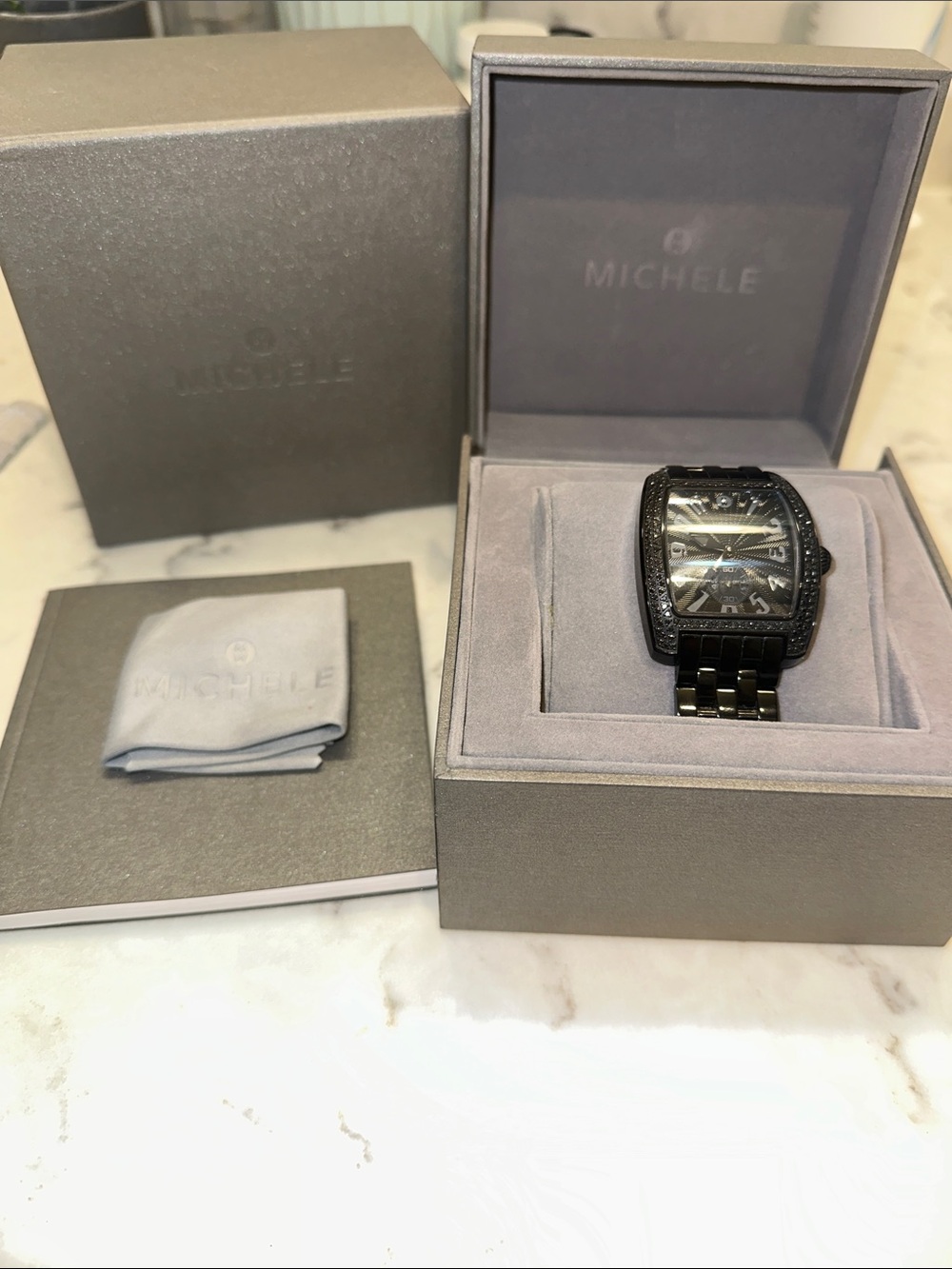 MICHELE
Urban Noir Ladies Watch black set with black diamonds